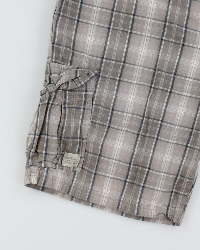 Levi's Check Cargo Shorts - W42 - Image 4
