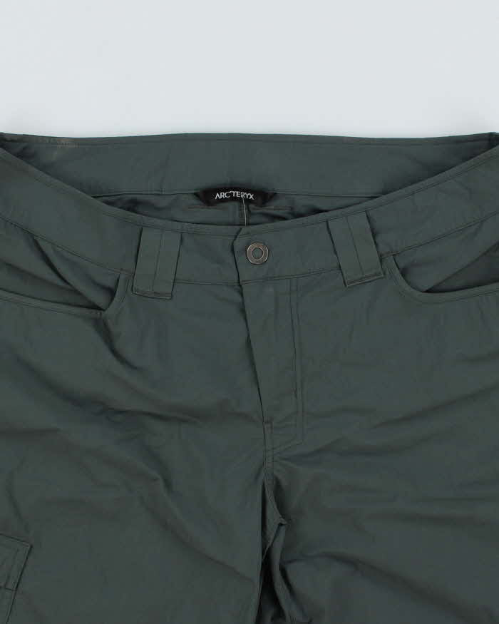 Vintage Arc'teryx Cargo Hiking Shorts - W32 L13 - Image 3
